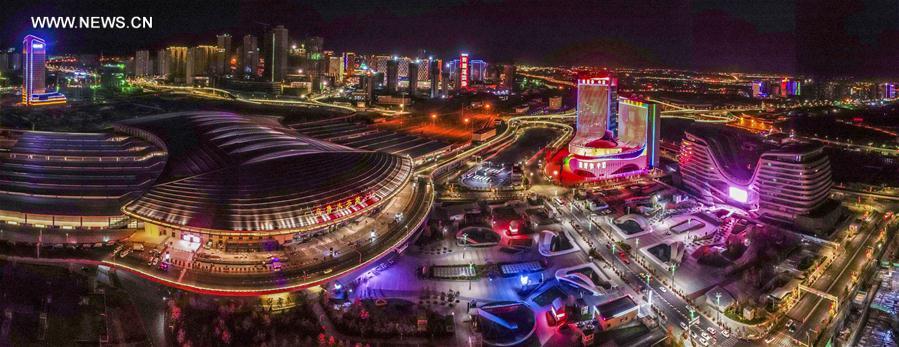 Chine : vue nocturne d'Urumqi