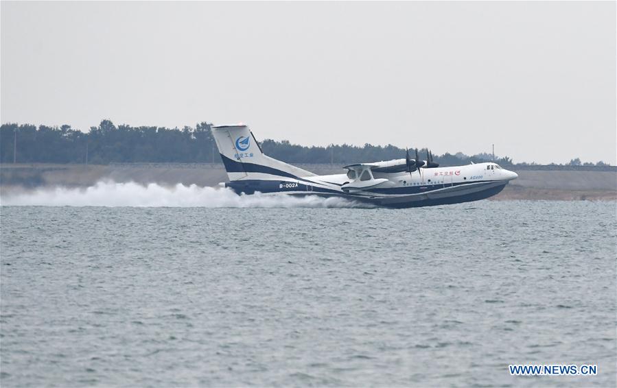 Premier d&eacute;jaugeage de l'avion amphibie chinois AG600