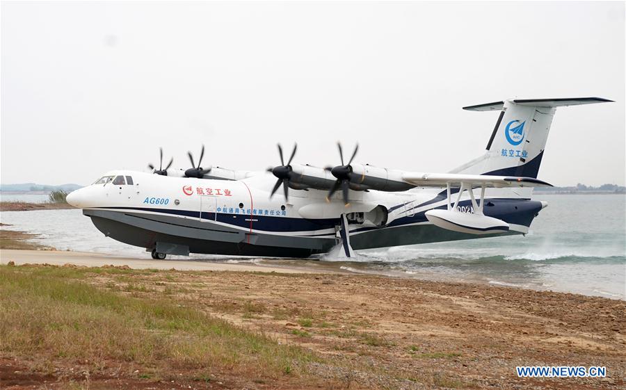 Premier d&eacute;jaugeage de l'avion amphibie chinois AG600
