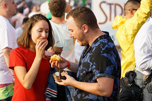 &Eacute;tats-Unis: un concours de burgers &agrave; New York