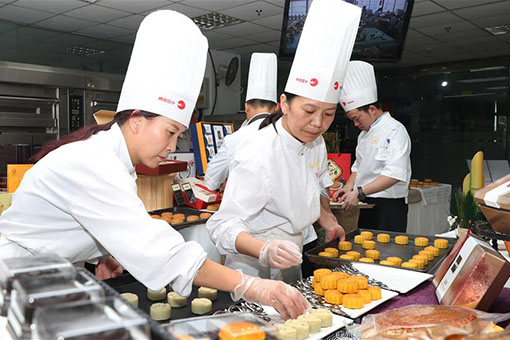 Chine : concours de g&acirc;teaux de lune &agrave; Shanghai