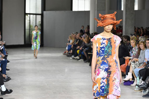 Défilé des créations d'Issey Miyake à Paris