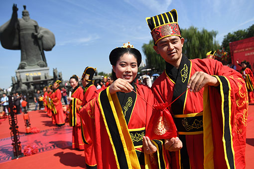 Mariage collectif dans le nord-ouest de la Chine