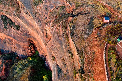 Chine : paysage du relief Danxia au Shaanxi