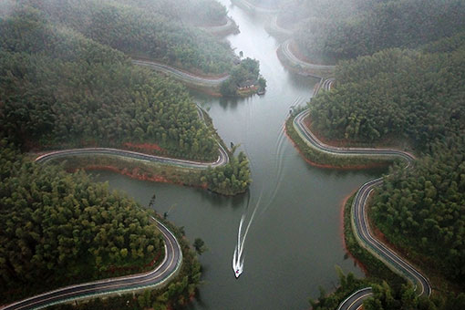 Paysage d'un parc forestier dans le sud-ouest de la Chine