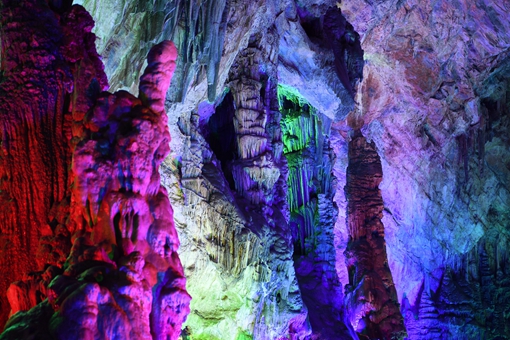 Une grotte karstique dans le nord-ouest de la Chine