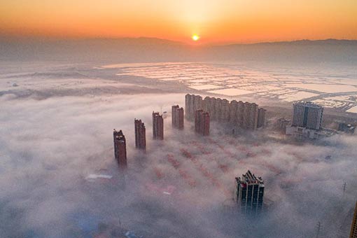 Chine : Yuncheng enveloppé par un épais brouillard