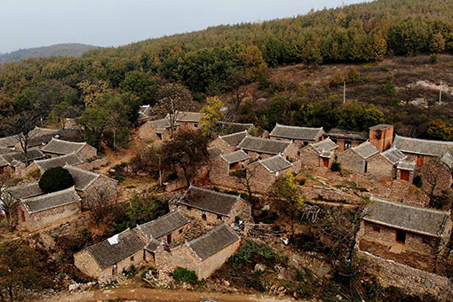 Chine : village en pierre au Henan