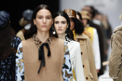 Semaine de la mode de Berlin: d&eacute;fil&eacute; des cr&eacute;ations de Riani