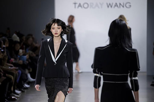 Etats-Unis : semaine de la mode de New York (défilé Taoray Wang)