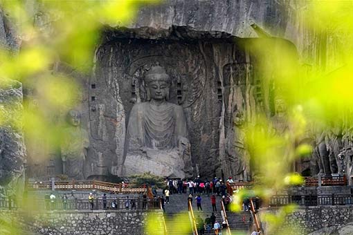 Chine : tourisme dans les grottes de Longmen dans le Henan