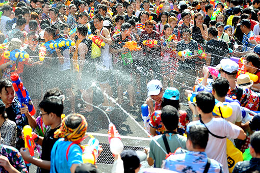 Tha&iuml;lande : le festival de Songkran &agrave; Bangkok