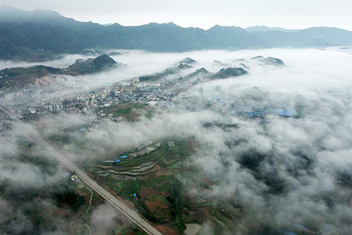 Chine: brouillard d'advection au Guizhou