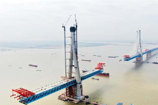 Chine : construction d'un pont sur le fleuve Yangtsé dans l'est