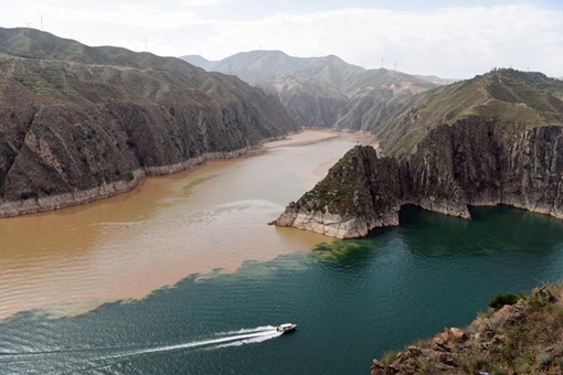 Vue du r&eacute;servoir de Liujiaxia dans le nord-est de la Chine