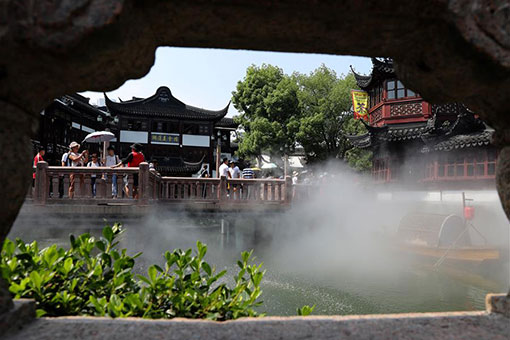 Chine: tourisme au jardin Yuyuan &agrave; Shanghai