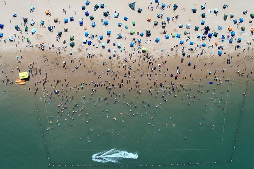 Des touristes profitant de l'&eacute;t&eacute; &agrave; Tianjin