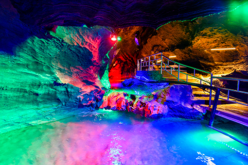 Chine: paysage d'une grotte &agrave; Chongqing