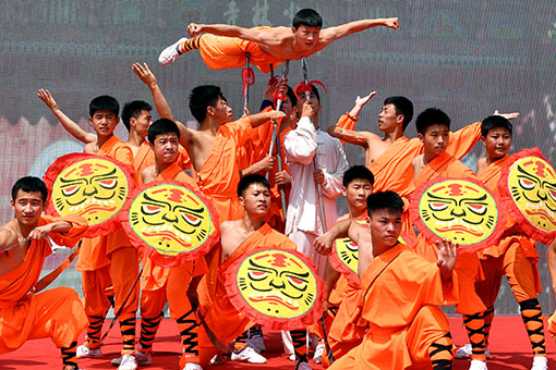 Chine : spectacle d'arts martiaux au temple Shaolin