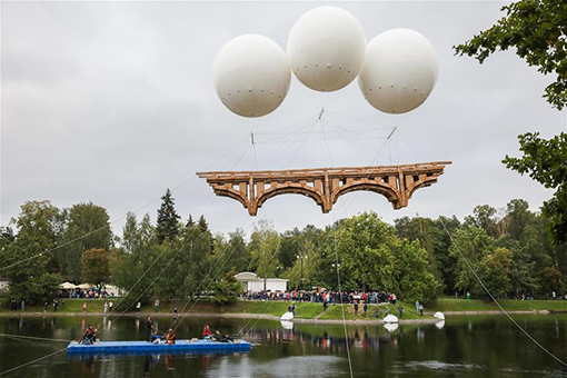 Russie : pont volant à Moscou