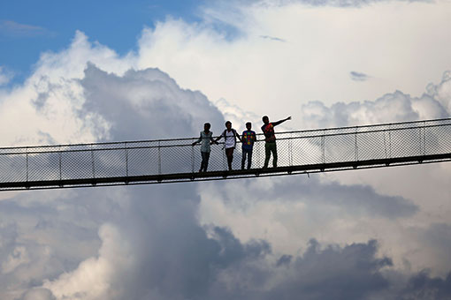 N&eacute;pal: un pont suspendu &agrave; Kirtipur