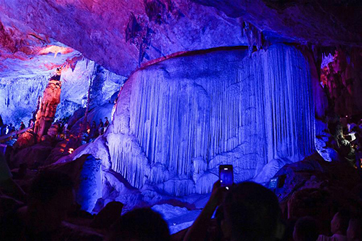 Une grotte karstique dans l'est de la Chine