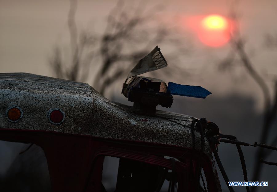 Photo prise le 16 août 2015 du site des massives explosions de Tianjin (Xinhua/Zhang Chenlin)