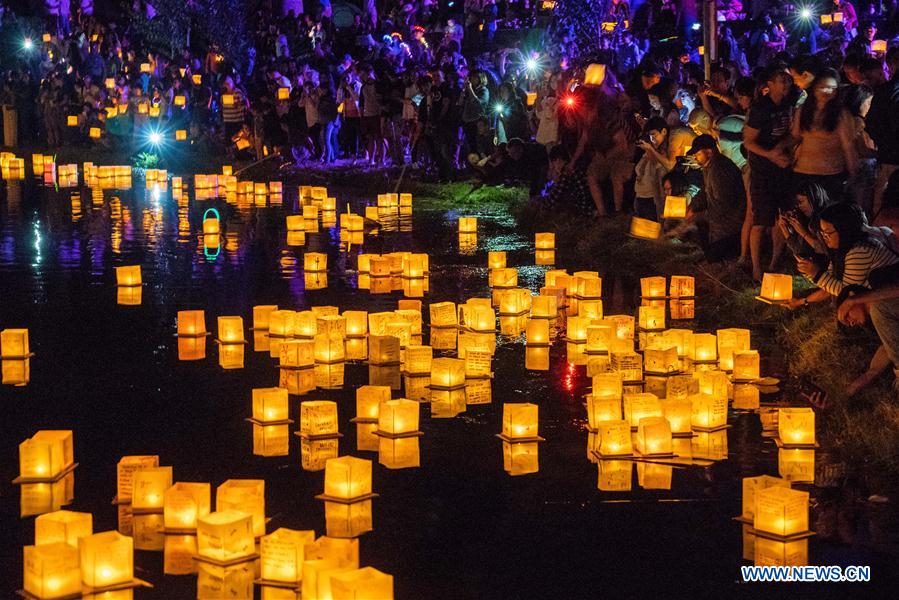 ÉtatsUnis festival de lanternes sur l'eau à Los Angeles Xinhua