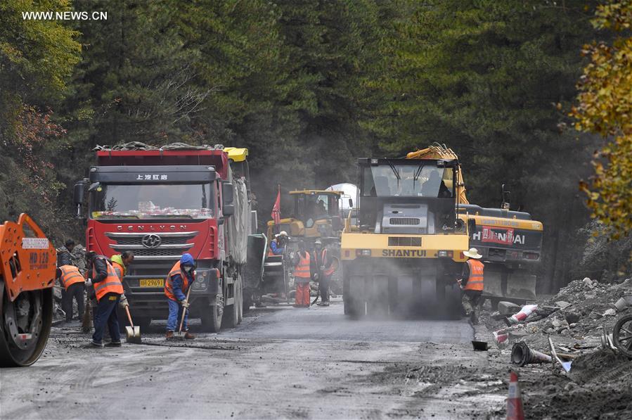 Chine : la reconstruction du parc Jiuzhaigou apr&egrave;s le s&eacute;isme