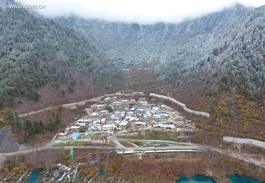 Chine : la reconstruction du parc Jiuzhaigou apr&egrave;s le s&eacute;isme