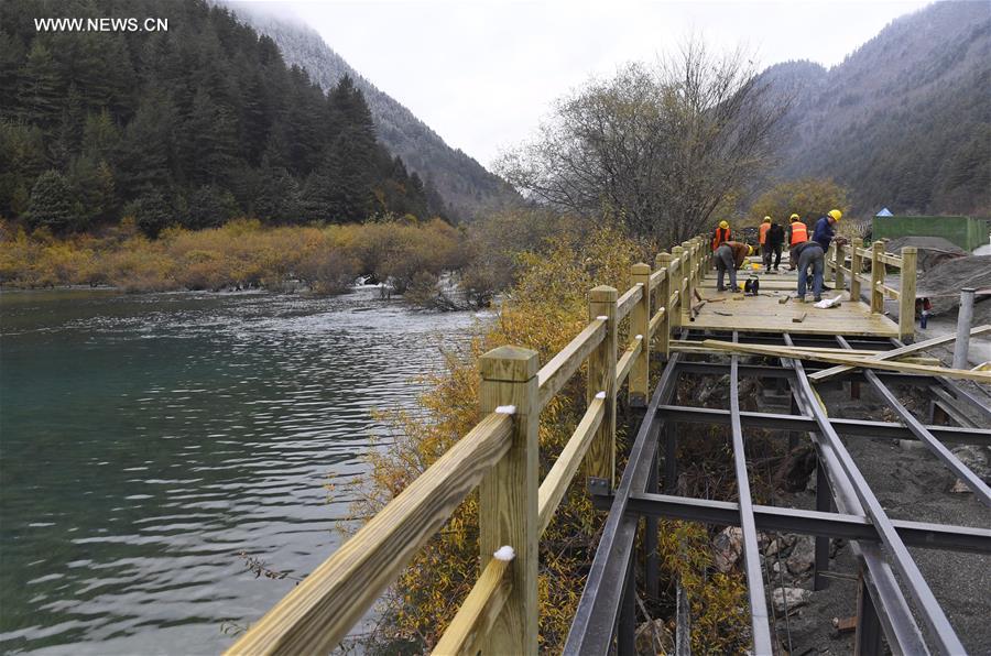 Chine : la reconstruction du parc Jiuzhaigou apr&egrave;s le s&eacute;isme
