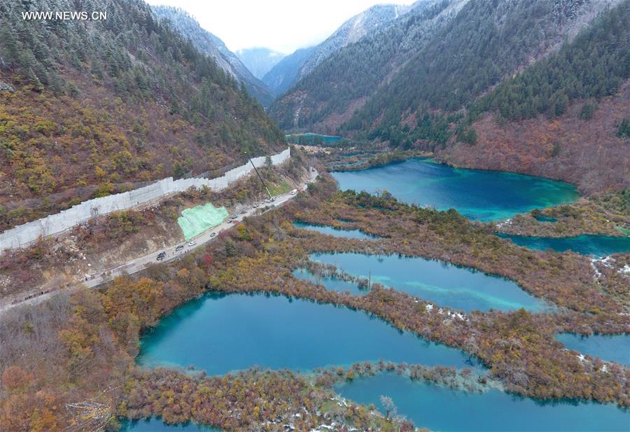 Chine : la reconstruction du parc Jiuzhaigou apr&egrave;s le s&eacute;isme