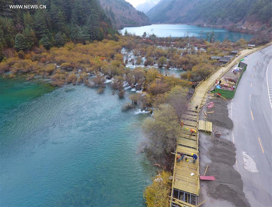 Chine : la reconstruction du parc Jiuzhaigou apr&egrave;s le s&eacute;isme