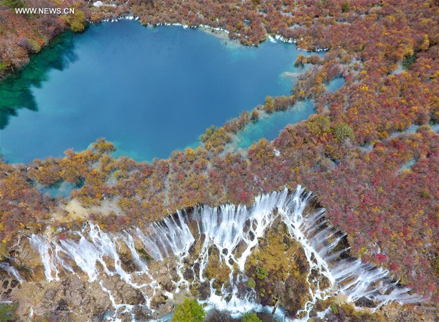 Chine : la reconstruction du parc Jiuzhaigou apr&egrave;s le s&eacute;isme