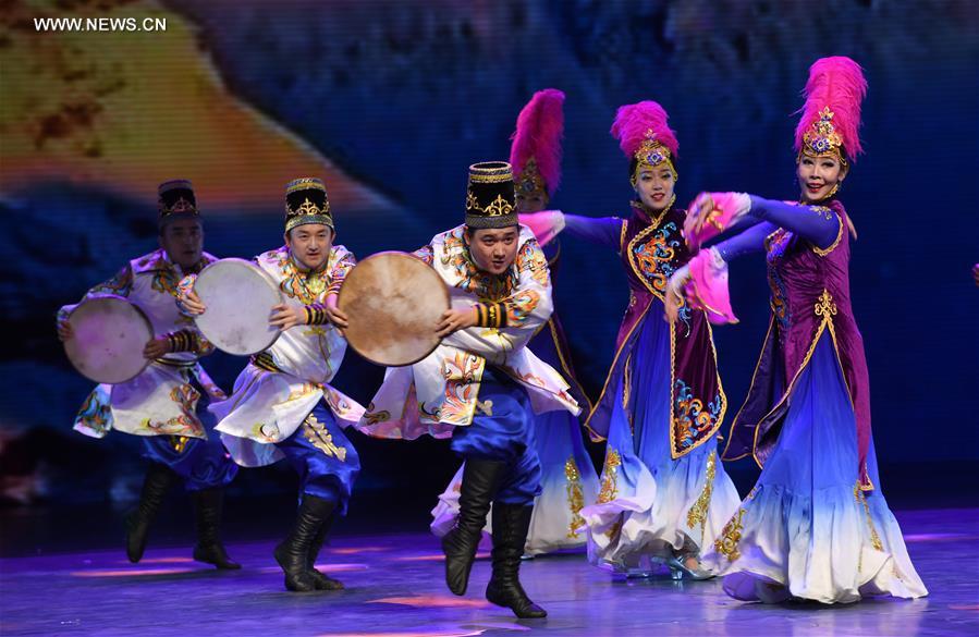 Chine : concours de danse &agrave; Lanzhou (nord-ouest)