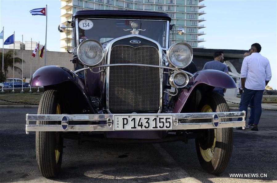 Cuba : concours de voitures de collection