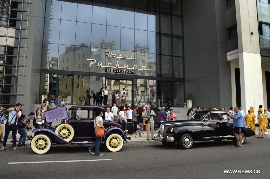 Cuba : concours de voitures de collection