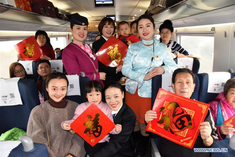 Chine : le caractère chinois du bonheur dans un train à grande vitesse