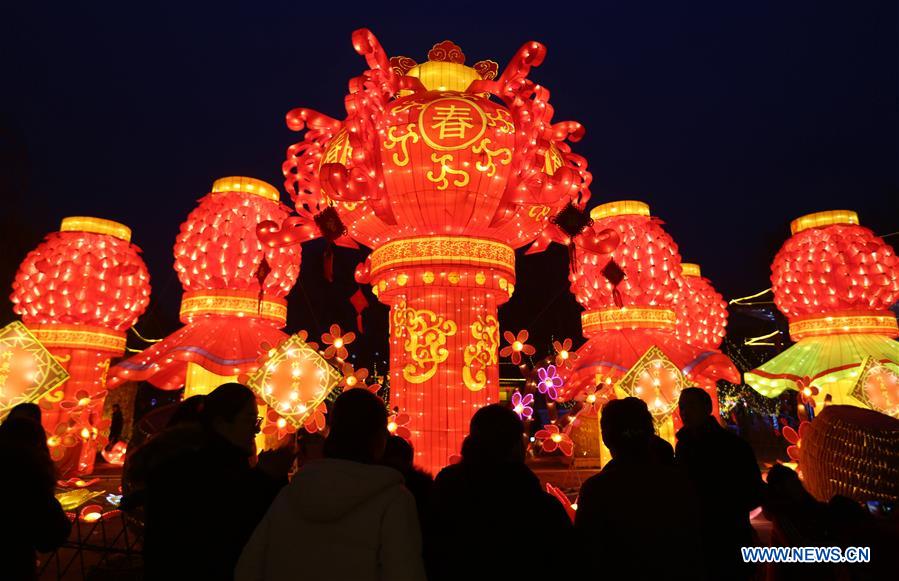 Chine : décorations de lanternes pour la fête du Printemps