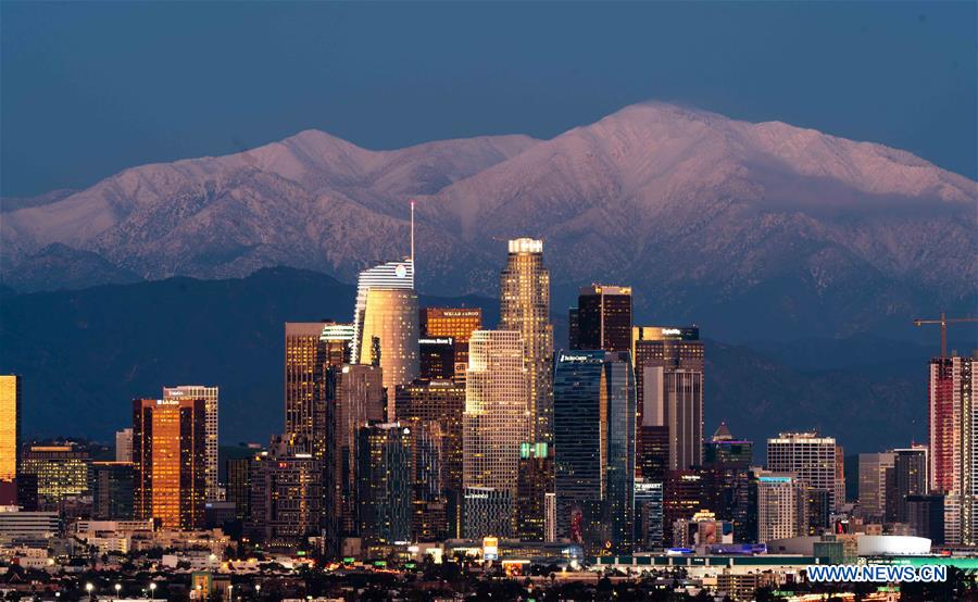 Vue du centre-ville de Los Angeles après la pluie