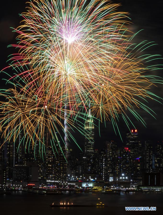 Etats-Unis : feux d'artifice pour le Nouvel An chinois &agrave; New York