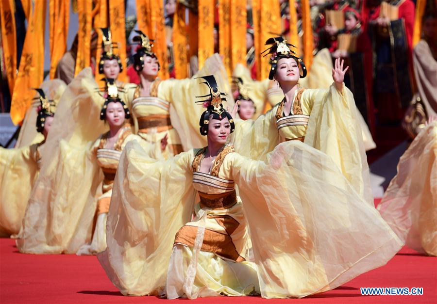 Chine : c&eacute;r&eacute;monie pour rendre hommage &agrave; l'Empereur Jaune