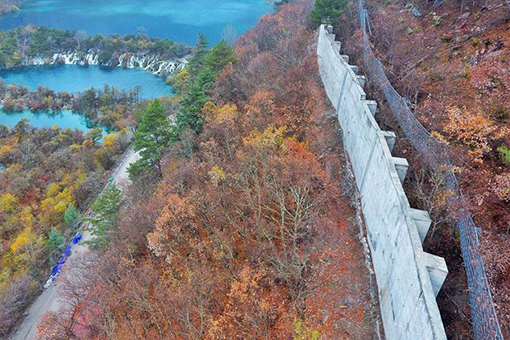 Chine : la reconstruction du parc Jiuzhaigou apr&egrave;s le s&eacute;isme