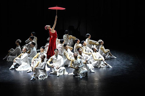 Chili : des danseurs chinois en repr&eacute;sentation &agrave; Santiago