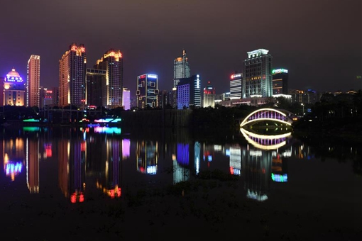 Chine: vue nocturne de la ville de Nanning