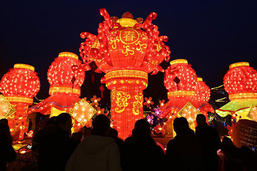 Chine : décorations de lanternes pour la fête du Printemps