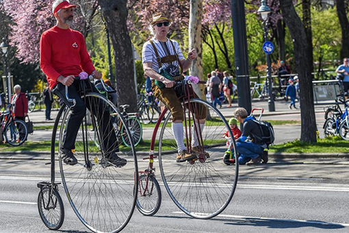 Vienne : carnaval &agrave; v&eacute;lo