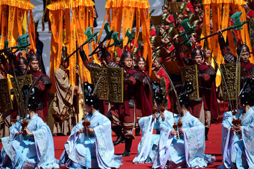 Chine : c&eacute;r&eacute;monie pour rendre hommage &agrave; l'Empereur Jaune