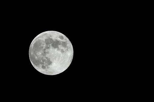 Syrie: une pleine lune dans le ciel au-dessus de Damas
