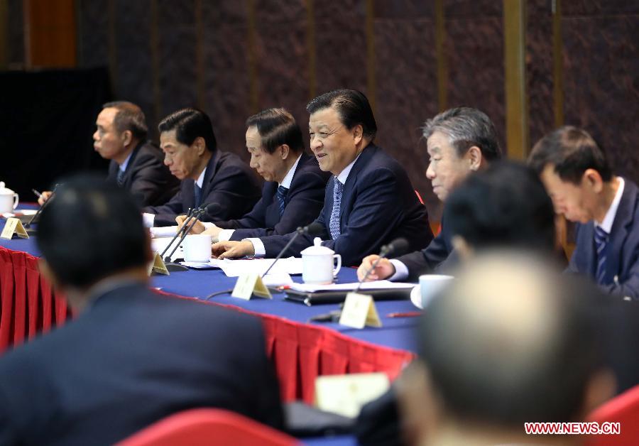 （两会）刘云山看望总工会、福利保障界委员并参加讨论 